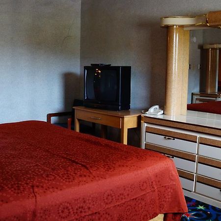 Royale Inn Канзас Сити Екстериор снимка