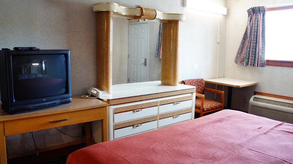 Royale Inn Канзас Сити Екстериор снимка
