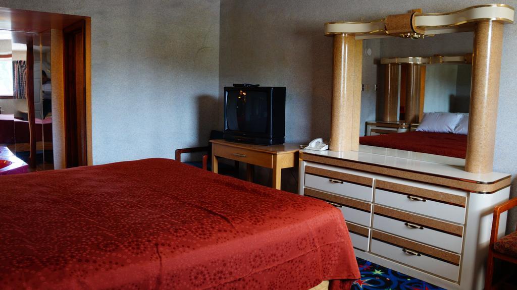 Royale Inn Канзас Сити Екстериор снимка