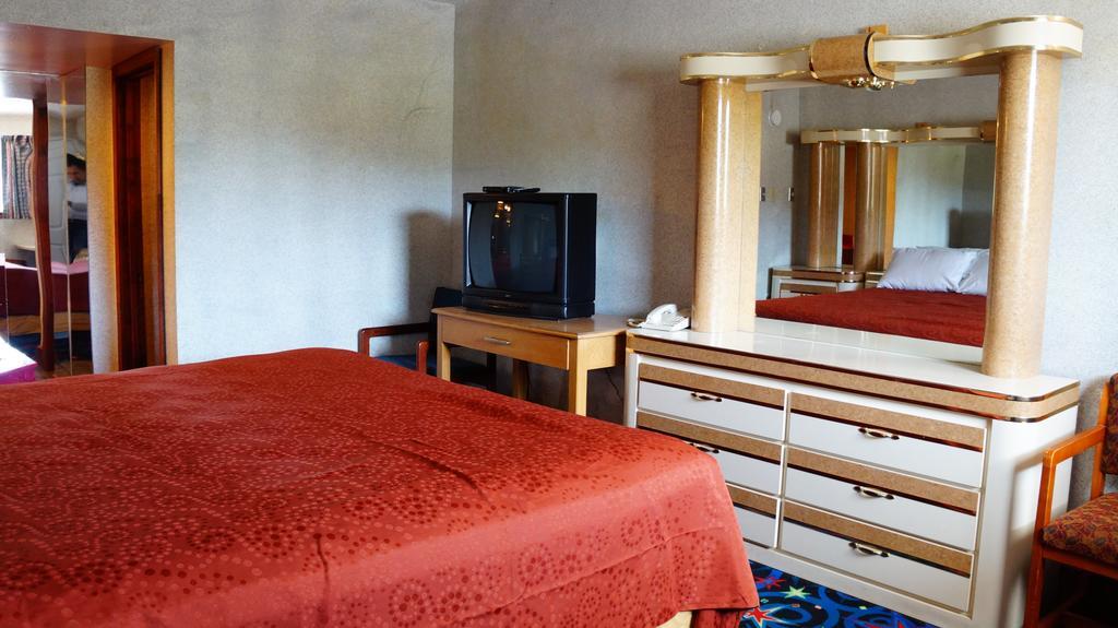 Royale Inn Канзас Сити Стая снимка