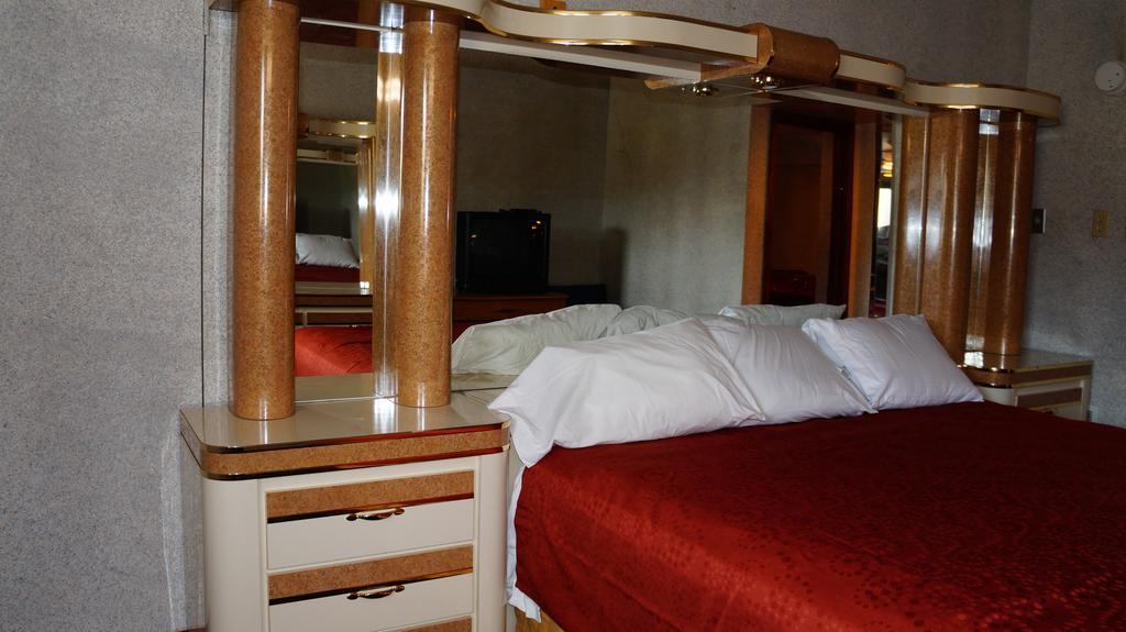 Royale Inn Канзас Сити Екстериор снимка
