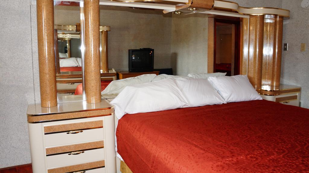 Royale Inn Канзас Сити Екстериор снимка