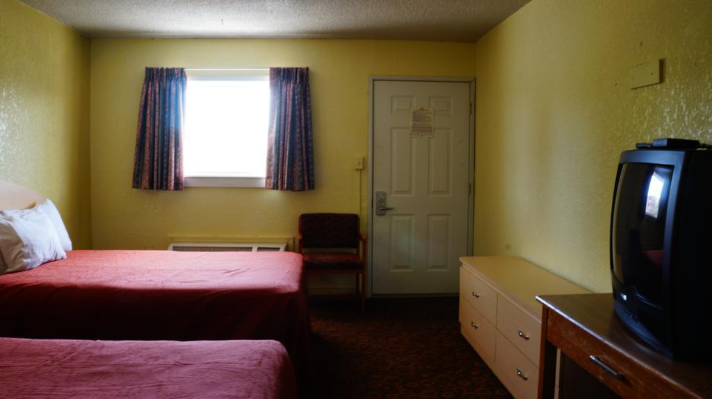 Royale Inn Канзас Сити Стая снимка