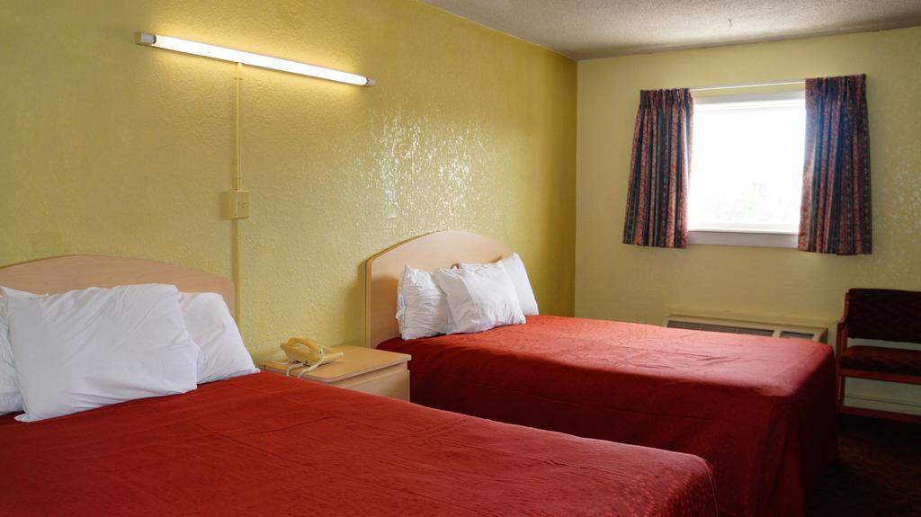Royale Inn Канзас Сити Стая снимка