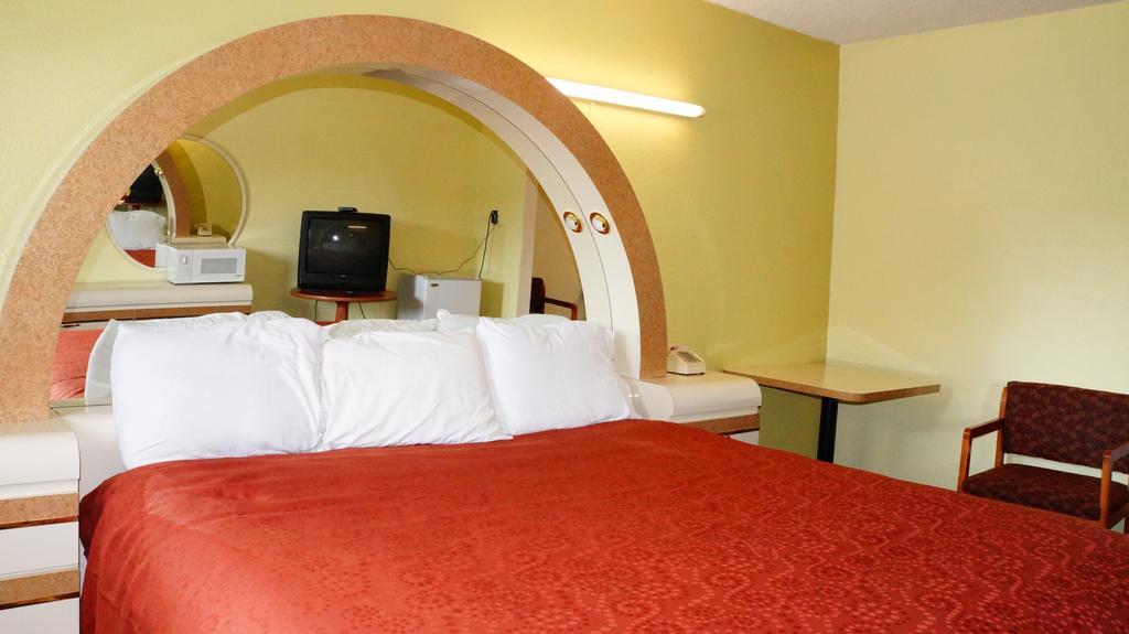 Royale Inn Канзас Сити Стая снимка