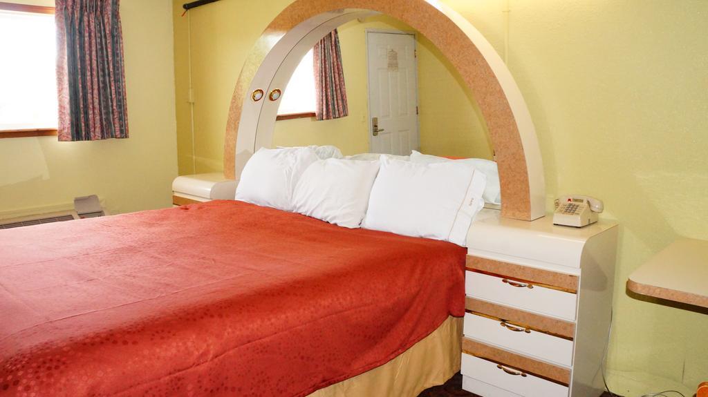 Royale Inn Канзас Сити Стая снимка