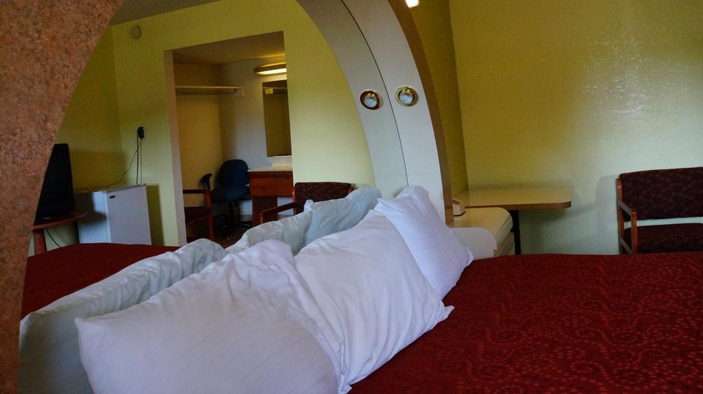 Royale Inn Канзас Сити Екстериор снимка