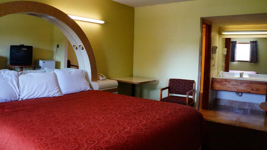 Royale Inn Канзас Сити Стая снимка